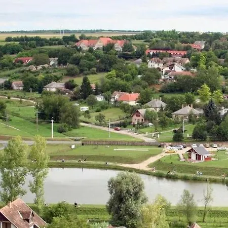 Tatil Evi Egy Fuert Szolo Vendeghaz *